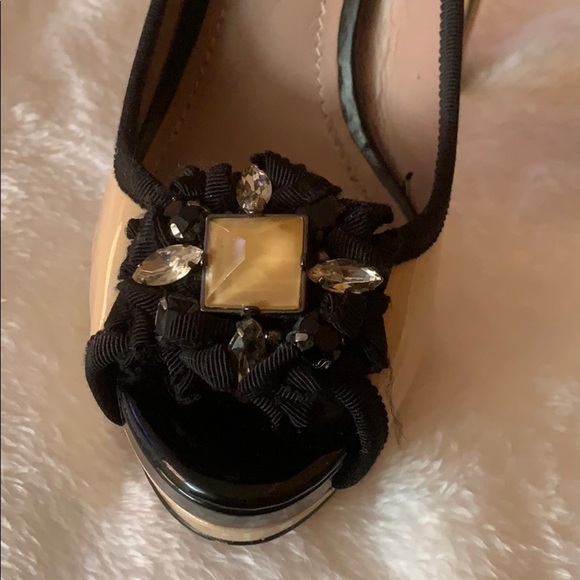 Gently Loved Vince Camuto Patent Leather Heel - Picture 6 of 8